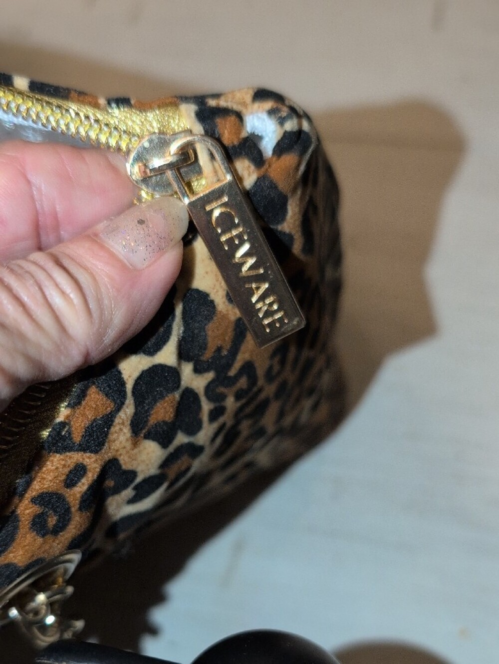 Leopard Print Chain Handle Insulated Wine Tote Bag With Accessories - Picture 3 of 9